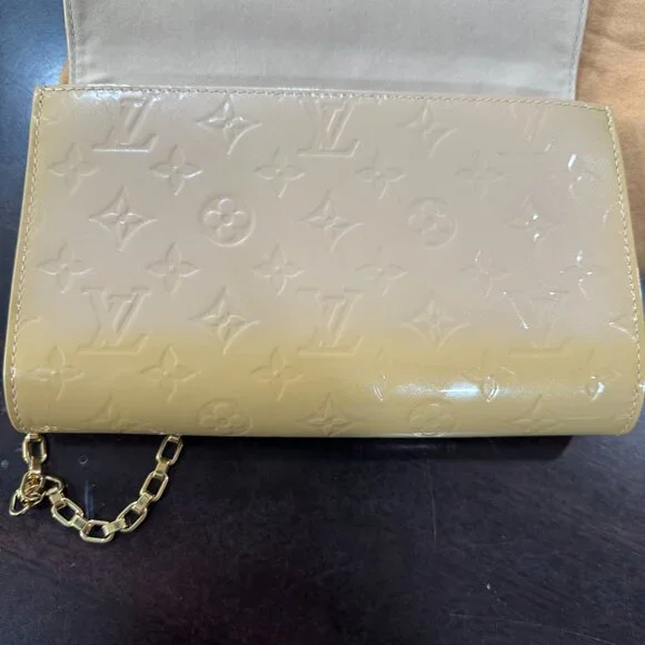 Louis Vuitton Vernis Anna Chain Clutch / Crossbody Bag (removable strap)– Beige - Picture 13 of 13